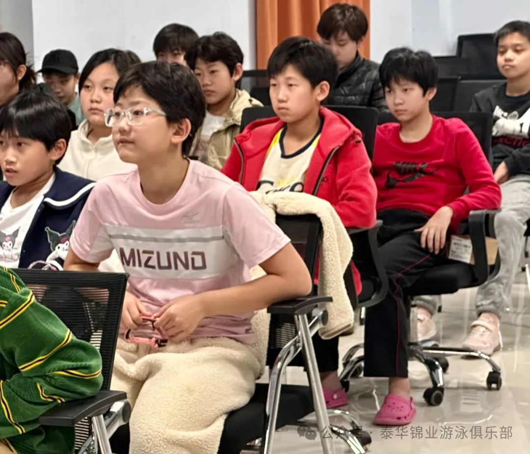 全国消防日，俱乐部开展消防安全教育主题班会