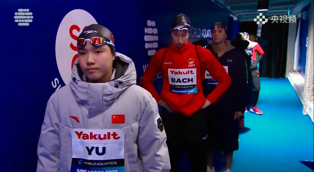 世锦赛 | 李冰洁、于子迪携手队友斩获女子接力项目铜牌；于子迪刷新PB，再获第四名！