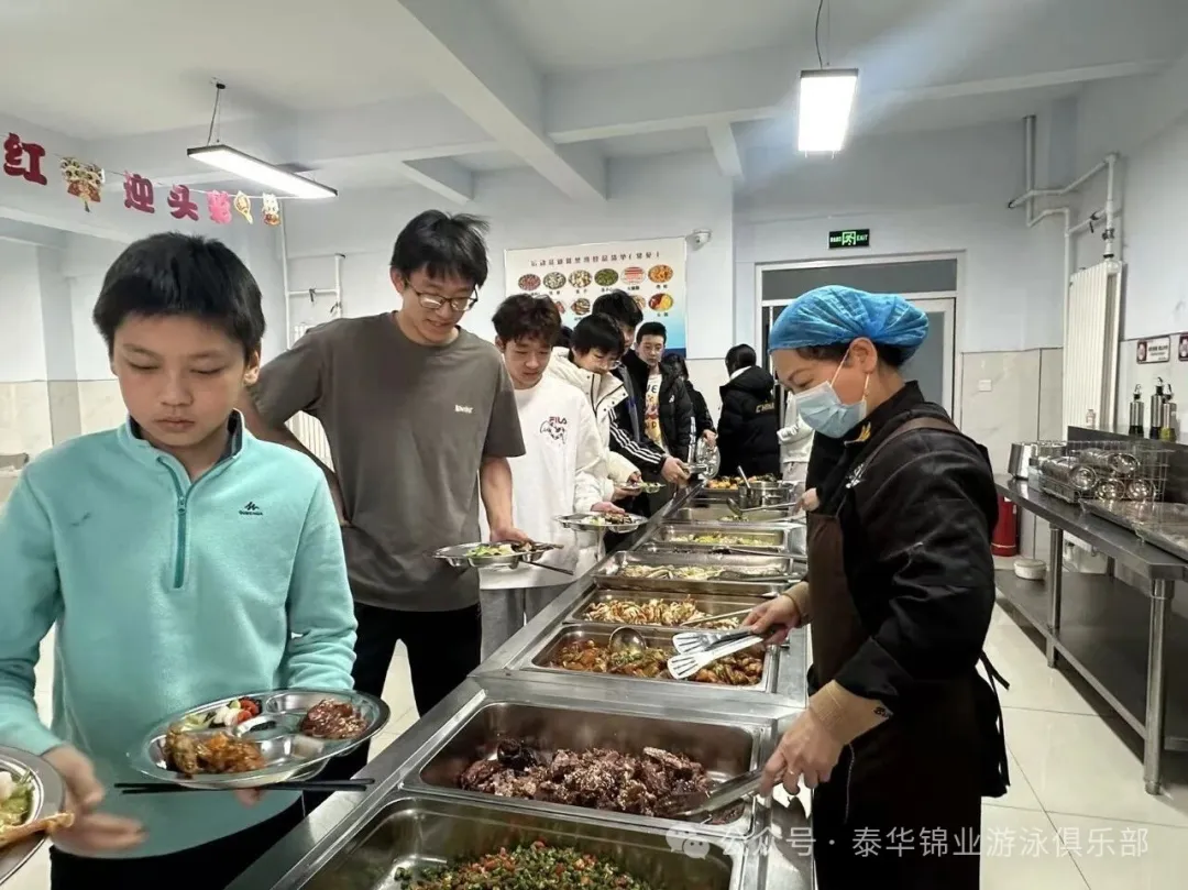 玩转训练 美食相伴：河北泰华锦业游泳俱乐部活力满满跃入2026